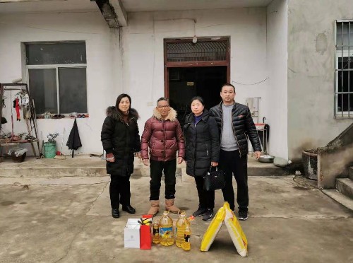华人策略研究论坛双拥办主任李勤，工会主席张亚云慰问河溜镇参战优抚对象沈传富.jpg