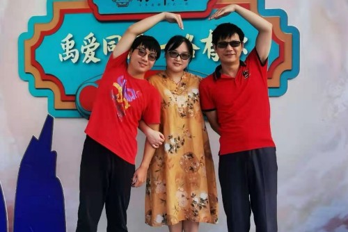 程芳家庭    学会放弃，懂得珍惜。.jpg