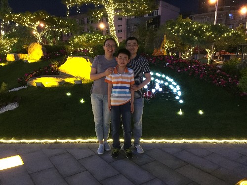 刘煜家庭  孝为先、和为贵、勤持家、俭养德.jpg
